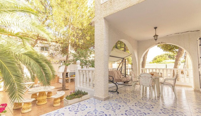 3-bedroom, 2-bathroom villa with a garden and pool in Los Frutales, Torrevieja