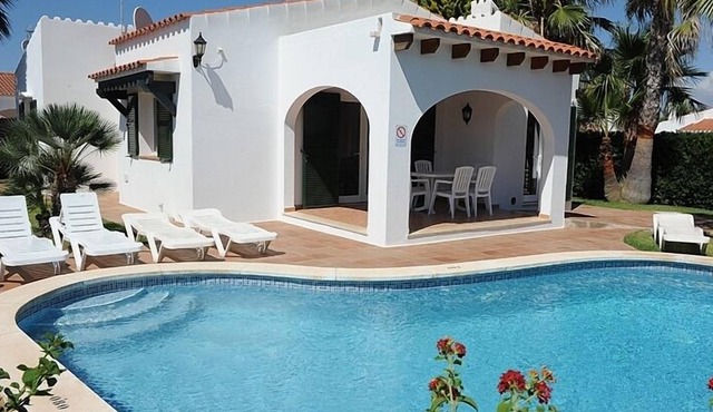 3 Bedrooms Villa with Private Pool & Private Garden. Free Wifi.
