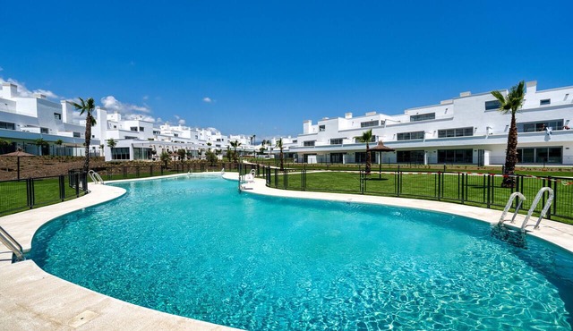 3025 Elegant apartment with terrace and pool