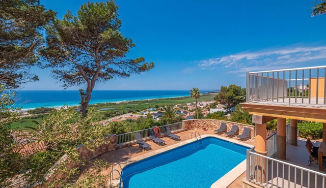 5 bedroom villa with stunning sea views