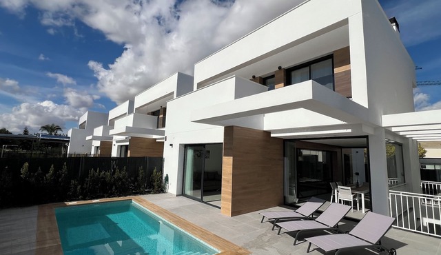 7LakesVilla with Heated Pool, Cinema & Home Office
