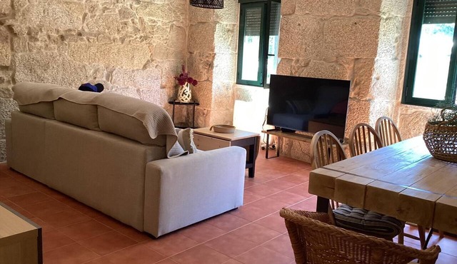 A charming stone house in Xunqueira