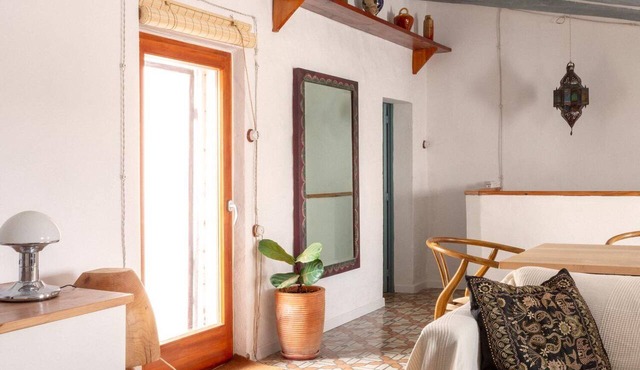 A charming little house nestled between vineyards and the sea.