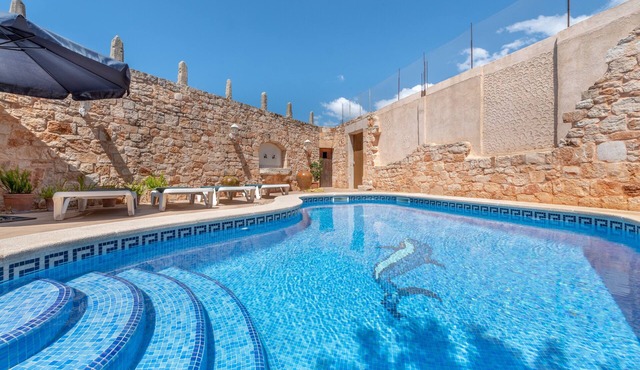 Air-Conditioned Holiday Home with Pool, Terrace, Balcony & Wi-Fi