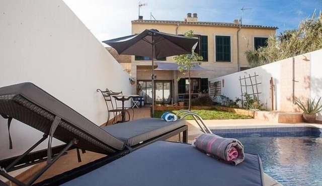 ANGELES.. HOUSE WITH PRIVATE POOL