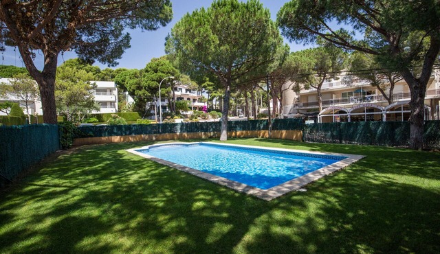 Apart. 300 metres from Pals beach with swimming pool (OT 2H 602)