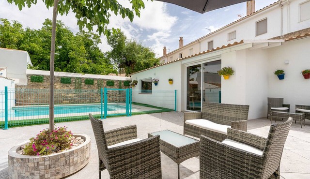 Apartment 'Raízes 22 - 5' with Shared Pool, Wi-Fi, and Air Conditioning