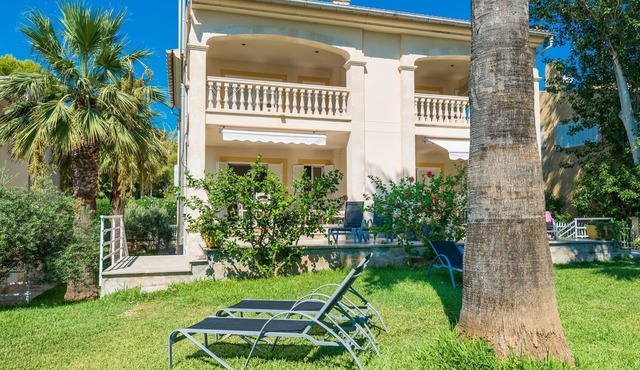 Apartment 2-2 with direct exit to the Alcudia beach.