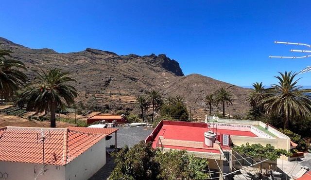 Apartment 'Alquilaencanarias Plaza Alojera 2' with Sea View and Wi-Fi
