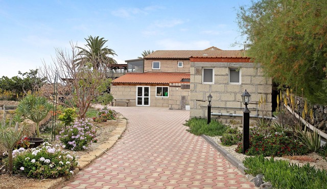 Apartment "Casa Munay" with Sea View, Terrace & Shared Garden