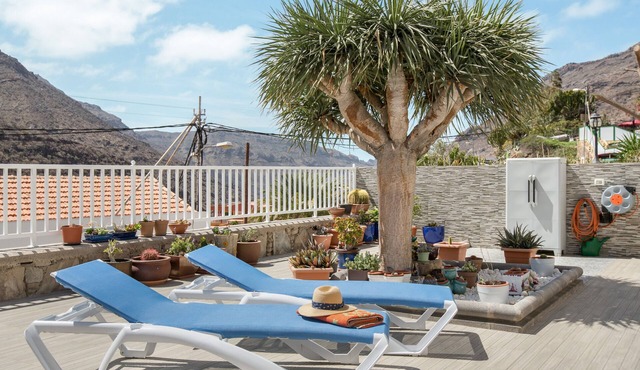 Apartment 'Casa Paco' with Mountain Views, Fast Wi-Fi, Air Conditioning and Terrace