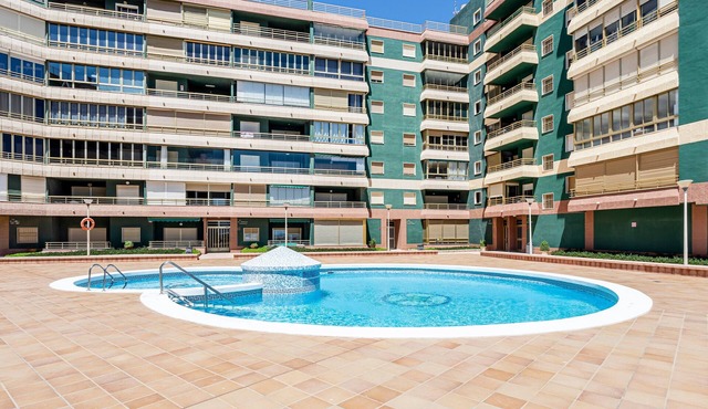 Apartment 'Entero Playa Perello' with Shared Pool, Wi-Fi and Air Conditioning