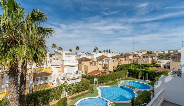 Apartment 'A Un Paso Del Mar' with Shared Pool and Balcony