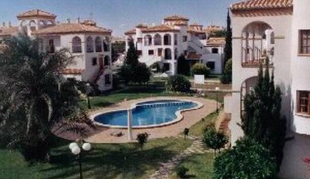 Apartment for 4/6, few steps for swimming pool and really short walking distance for sandy beaches