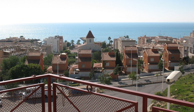 Apartment in private urbanization with pool and garden area in Santa Pola