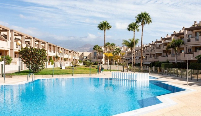 Apartment "Junto a la Playa" with Shared Pool & Wi-Fi