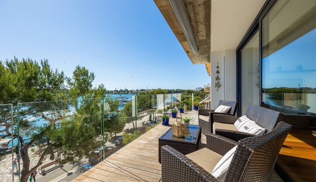 Apartment 'Llevant' with Sea View, Wi-Fi and Air Conditioning