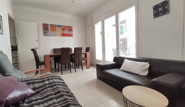 Apartment MariBeach Sitges with Terrace, A/C & Wi-Fi