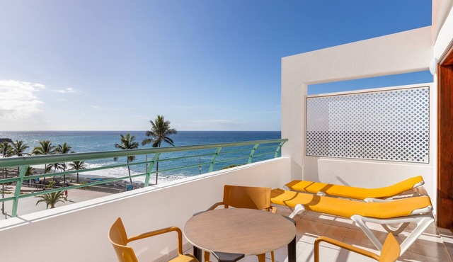 Apartment 'Playa Delphin 302' with Sea View, Balcony and Wi-Fi