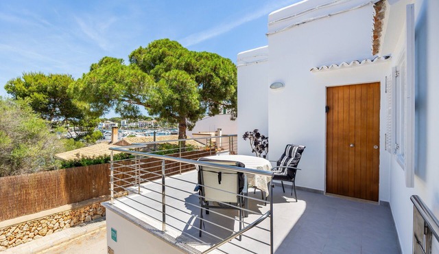 Apartment 'Punta Mitjana Portopetro' with Balcony, Wi-Fi and Air Conditioning
