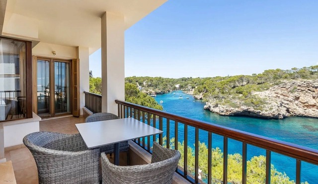 Apartment 'Vista Al Mar Y Vista Puerto' with Sea View, Wi-Fi and Air Conditioning