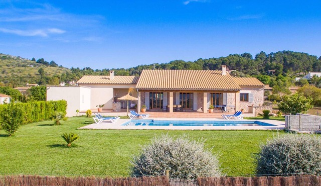 Awesome home in Arta with private swimming pool, can be inside or outside