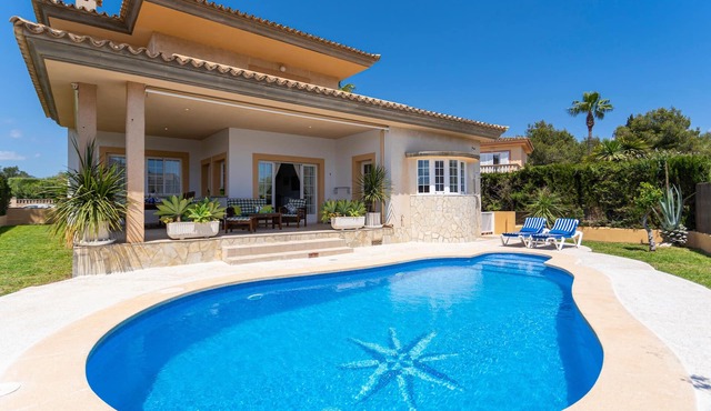 Awesome home in Cala Bona