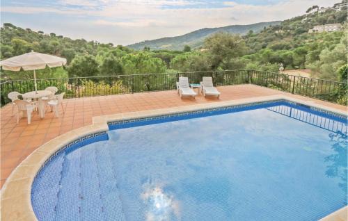 Awesome Home In Calonge
