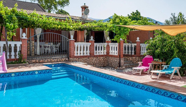 Awesome home in Padul