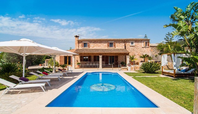 Awesome home in SHorta with private swimming pool, can be inside or outside