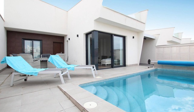 Beach front home in Los Alcázares