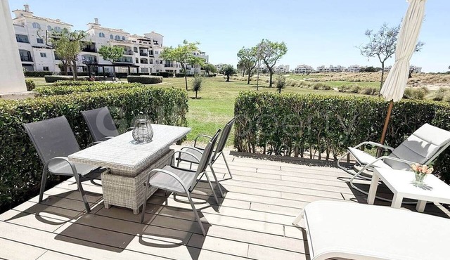 Beautiful 2 Bed Apartment with Golf Course Views