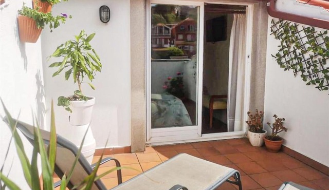 Beautiful Apartment In Moaña With Wifi