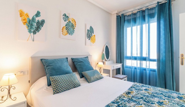 Beautiful, bright apartment with sea-view terrace for 4 people