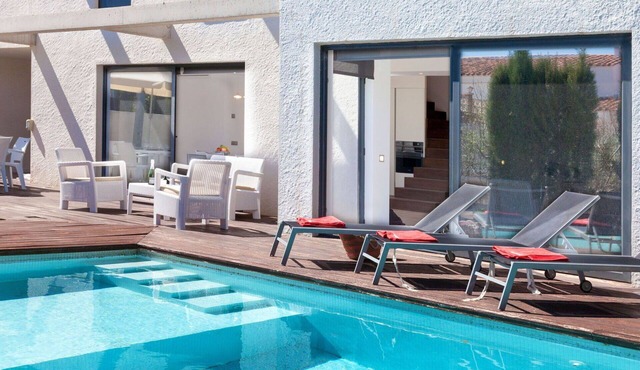 Beautiful private villa for 7 people with WIFI, A/C, private pool, TV and patio
