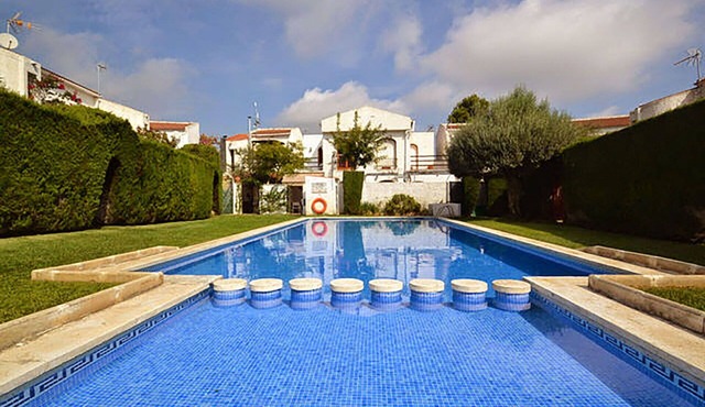 Beautiful private villa for 6 people with WIFI, pool, A/C, TV and terrace