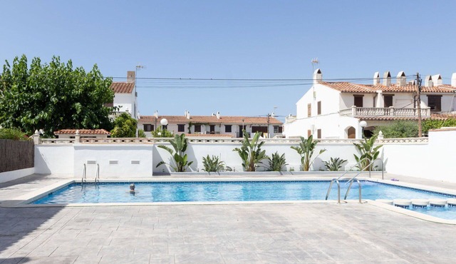 Beautiful villa for 7 people with pool, WIFI, TV and patio