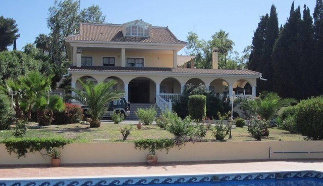 Beautiful villa with private pool and garden between Malaga and Torremolinos