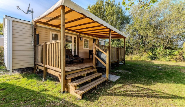 Bungalow '2 Bedrooms 6 Persons' with Private Terrace, Private Garden and Air Conditioning