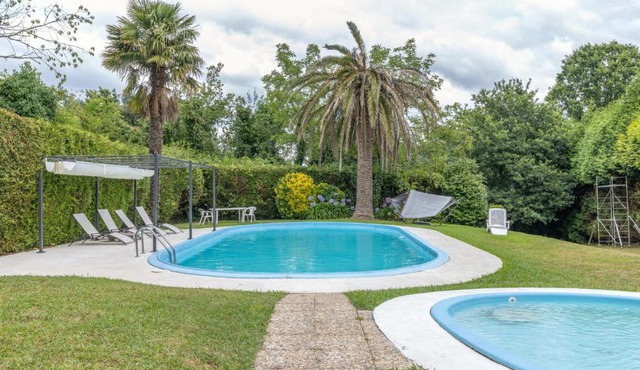 Cabañita rústica con piscinas