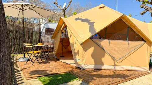 Camping Costa Dorada Tienda Cala
