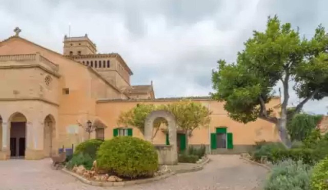 Can Forner (Without Deposit), Maria de la Salut