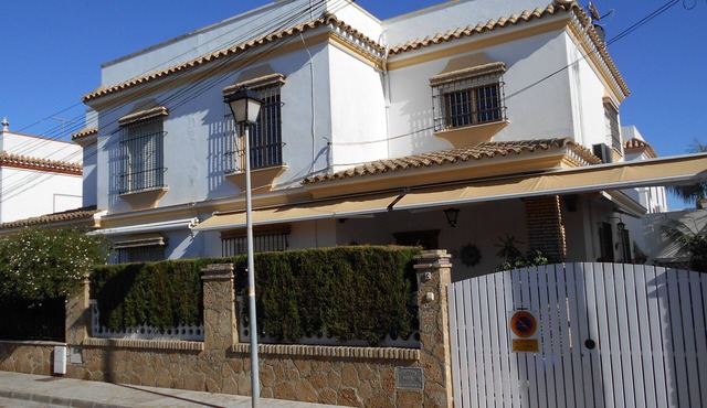 Caracola Apartment. Just 5 minutes from the beach, Air conditioning, garage.