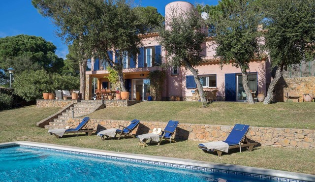 Casa Azul - Four Bedroom Villa, Sleeps 7