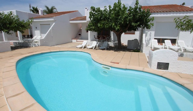 CASA CARPA B,Ideal house for your holidays near the sea, free wifi, optional air conditioning, community pool, pets allowed, dog’s beach