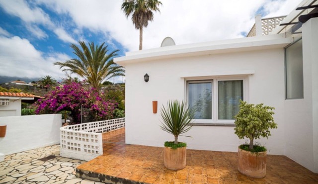 Casa Hibiscus is an apartment in the main building of the resort Cruz Chica