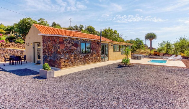 Casa Nazaret | Canarian house with pool and jacuzzi in Puntagorda, La Palma