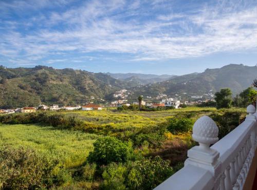 CASA ROSALÍA. APARTAMENTO CON VISTAS A LA MONTAÑA