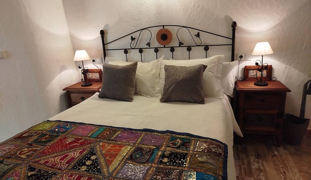 Casa rural Villalta tipo cueva con bañera de hidromasaje – Estancia romántica única
