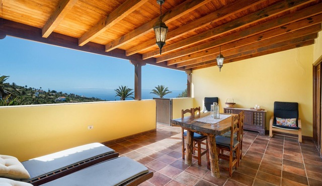 Casa Tajonaje – Sea and Mountain Views in Rural Alajeró